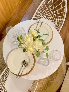 Cozy 1 BR Scandinavian/Tropical Condo with Balcony & Parking - Manila - 9