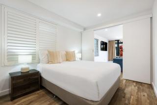 Byron Bay Beachfront Holiday Apartments Courtyard 6 - Byron Bay - 3