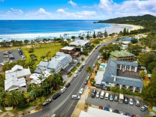 Byron Bay Beachfront Holiday Apartments Loft 11 - Byron Bay - 2