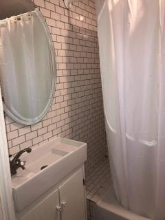 Urban Oasis with Private Laundry: Steps from DTLA - Los Angeles - 3