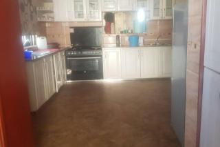 Cheerful 3 Bedroom house with ample parking space. - 6