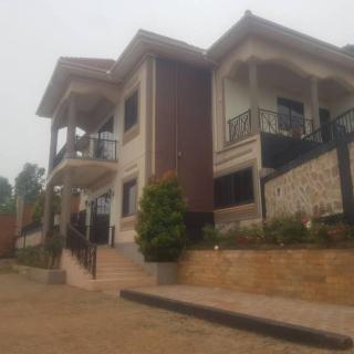 Cheerful 3 Bedroom house with ample parking space. - Kampala - 4