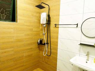 Costa Mahkota Stylish 2-Bedroom Pool View 1 Queen & 2 Singles - Melaka - 3