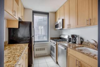 Midtown 1BR w Water views Indoor pool NYC-36 - 3
