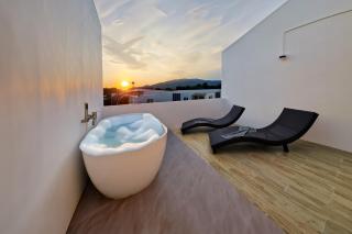 Spacious 3-Story Local Home, Rooftop Views & King Beds near Night Bazaar - Chiang Mai - 9