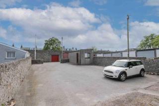 Comfortable West End Flat with Parking Easy Access - 2