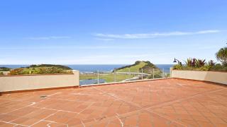 Skillion Views at Terrigal - Stay 3 Pay 2 - Terrigal - 3