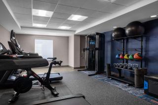 Hampton Inn & Suites State College at Williamsburg Square - State College - 1