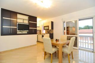 Holiday home Tomislav for 12 guests near the beach - Vir - 0