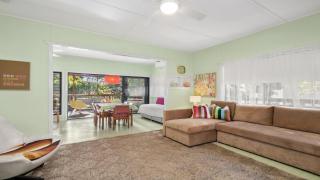 Retro Vibes - Bateau Bay - 4
