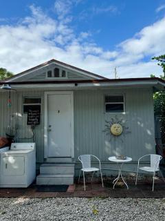 Quiet & Centrally located House - PRIVATE PARKING, LAUNDRY AND STORAGE FOR LUGGAGE - Miami - 1