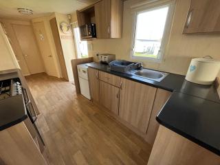 E4A, Three bedroom caravan - California Cliffs, Parkdean Resort, Scratby - Sleeps 8, bed linen and towels included - Pet Friendly - only 300m from the beach! - 1
