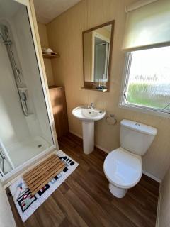 Eagle 4a, Scratby - California Cliffs, Parkdean, sleeps 8, bed linen and towels included, pet friendly and close to the beach - 7