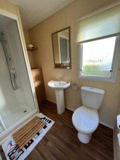 Eagle 4a, Scratby - California Cliffs, Parkdean, sleeps 8, bed linen and towels included, pet friendly and close to the beach - Great Yarmouth - 4