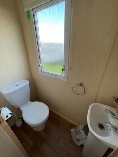 E4A, Three bedroom caravan - California Cliffs, Parkdean Resort, Scratby - Sleeps 8, bed linen and towels included - Pet Friendly - only 300m from the beach! - 5