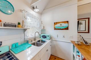 Cozy Blue Ridge Cottage, Close to Hiking! - 2