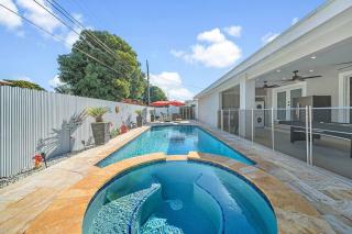 3 2 Family friendly Brand New Home w Pool - 0