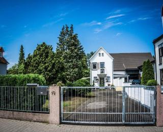 Schönes Haus mit großem Garten - 9