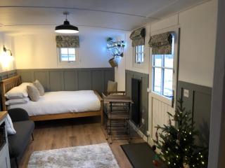Clay Bank Huts, Roseberry Shepherds Hut - Ingleby - 1