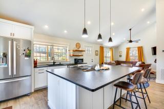 Beautiful Farmhouse with Pilot Mtn State Park Views! - 9