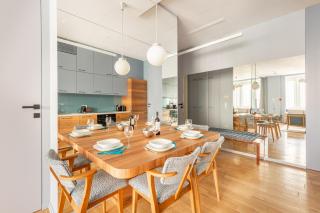 Bauhaus Luxury 2-Bedroom in The Absolute Center - Budapest - 4