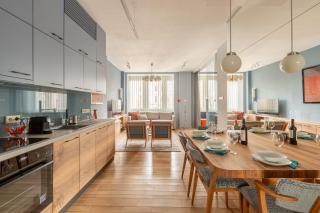 Bauhaus Luxury 2-Bedroom in The Absolute Center - Budapest - 6