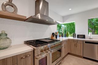 Ultra-Luxury- Resort Style Private Compound-Close to Everything- 3BD/2.5BA - Palm Springs - 4
