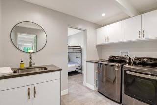 Ultra-Luxury- Resort Style Private Compound-Close to Everything- 3BD/2.5BA - Palm Springs - 3