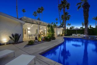 Ultra-Chic LUXE Mid-Century Estate- Resort Like Pool, Spa, Firepit, Outdoor Kitchen 3BED/3BATH - 3
