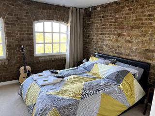 Luxury Artistic 2 Bedroom w/Balcony-Great Location Central London - Londra - 7