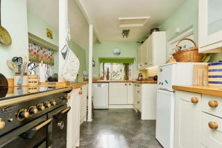 Ye Olde Cottage - Niton - 1