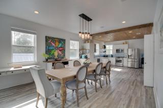 Sunny Waveland Home Rental with Pool Walk to Beach! - Waveland - 5