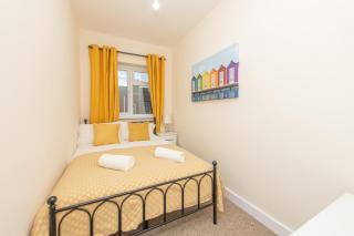 Sutton Cottage - 4BR 2Bath House Up to 9 Guests - Smart TV - Huge Bedrooms - Ideal for Contractors - Southampton - 3
