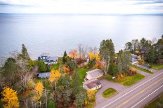 Lake Superior Getaway - Walk to Water! - 0