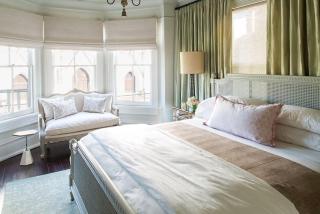 Mirabelle 4 - Top Floor Suite with Cathedral Views - Savannah - 0