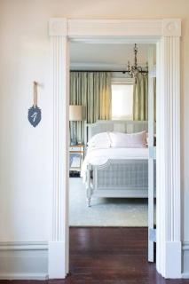 Mirabelle 4 - Top Floor Suite with Cathedral Views - Savannah - 3