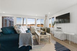 Waterfront Newly Renovated w Amazing Views - 4