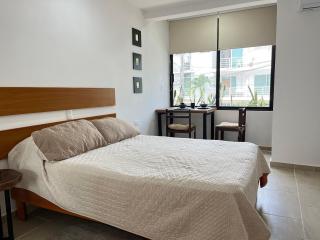 Modern Studio close to 5th av fast WIFI - 8