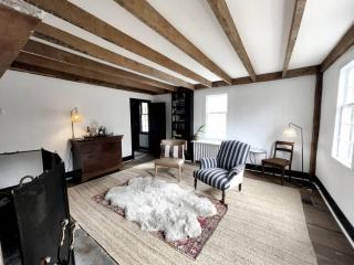 Historic Estate - 5 min to Mohawk Mt Ski Resort - - 7