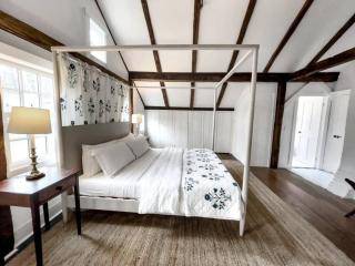 Historic Estate - 5 min to Mohawk Mt Ski Resort - - 8