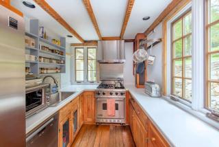 Historic Estate - 5 min to Mohawk Mt Ski Resort - - 6