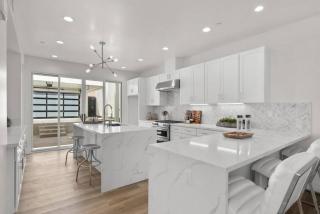 Modern, Spacious, home w rooftop view - San Diego - 9