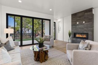 Modern, Spacious, home w rooftop view - San Diego - 8