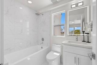 Modern, Spacious, home w rooftop view - San Diego - 4