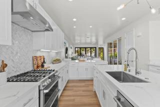 Modern, Spacious, home w rooftop view - San Diego - 1
