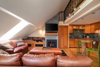 The Ikon Lofted Studio with King Bed and Patio - Whistler - 0