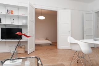 Old Town Oasis - Chic Comfort & Elegance - Bratislava - 4