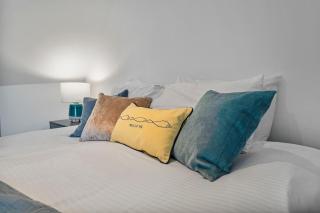 Sea La Vie - central home w BBQ, Sunny Patio, Luxurious interiors and seconds from Beach - Kent - 4