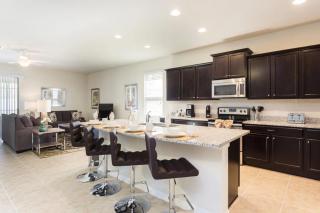 Experience Luxury in Gorgeous 8-Bedroom Home at Golf Resort - Kissimmee - 5