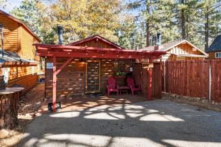 Sugar Pine - Quiet neighborhood, nice to grill and eat outside! Fenced backyard with a new deck! - Sugarloaf - 5